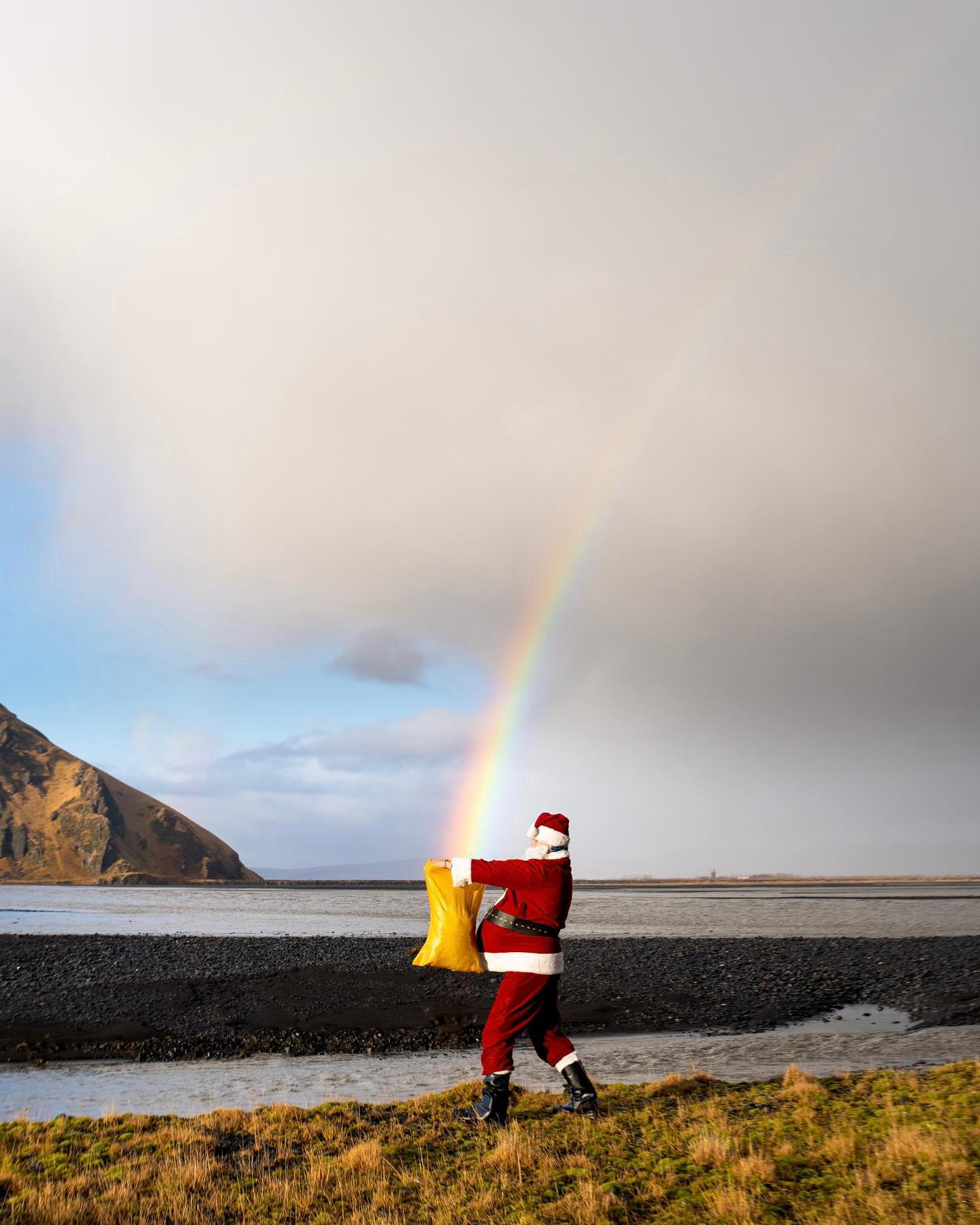image  1 ChrisBurkard - Despite losing his reindeer in Iceland, Santa found the best kind of gift to leave un