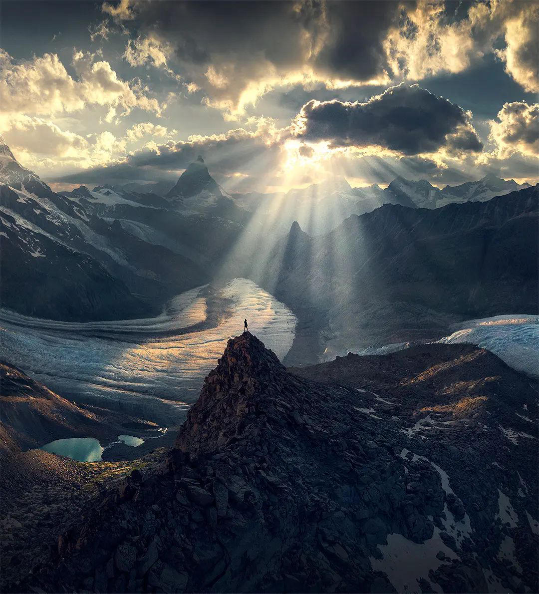 Max Rive - Setting sun in the Swiss Alps 🇨🇭